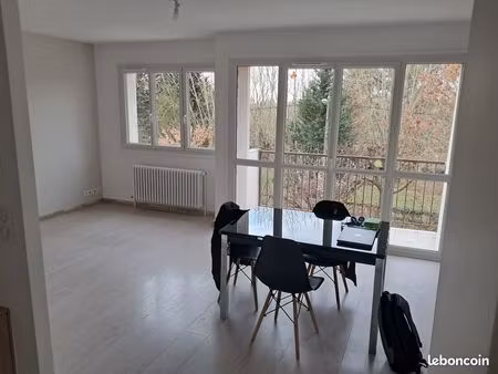 f2 56m² meublé rénové 2ème étage + petit balcon + garage + cave + stationnement