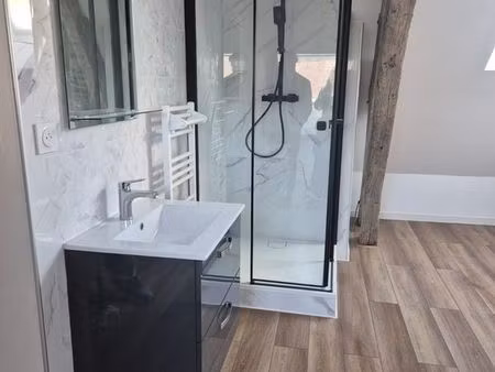 appartement f2 au 2éme étage