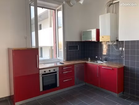 grand f2 58m2 meublé et rénové villeurbanne république / gratte-ciel