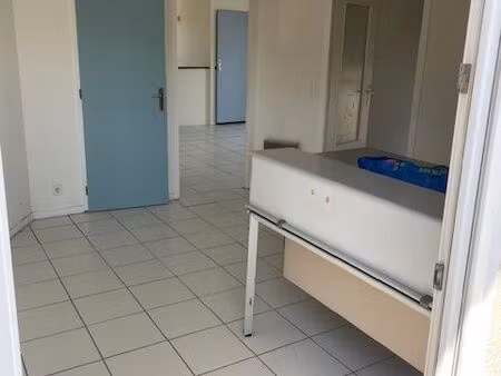 bureau/local avec parking privé