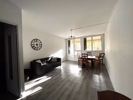 location meublée appartement 3 pièces 63 m² à arles (13200)  805 €