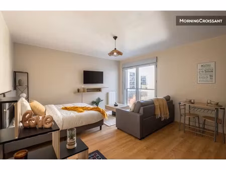 location meublée appartement 1 pièce 33 m² à cergy (95000)  1 080 €