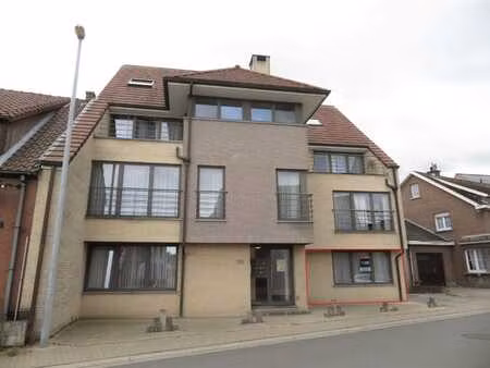 mooi ruim gelijkvloers 2-slaapkamerappartement met terras