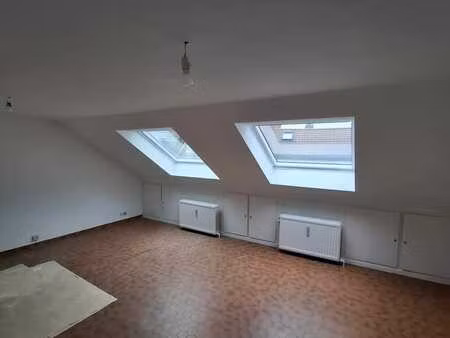 beau flat lumineux au 3* étage prox place wiener