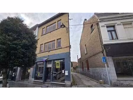 immeuble mixte (commerce + permis pour 1 appartement)