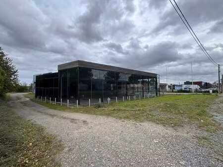 bâtiment mixte de +/- 1.000 m² rue de landen