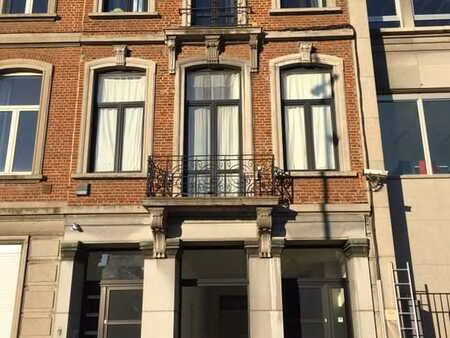 magnifique rdc commercial ou bureaux rénovés sur les quais