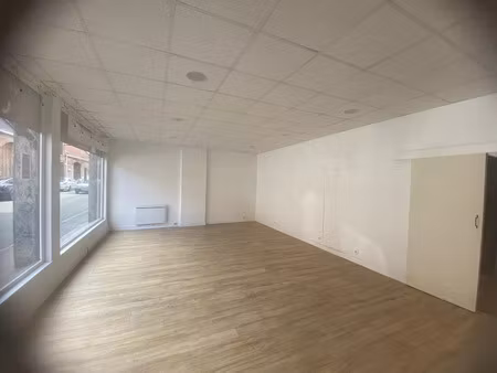 location locaux professionnels 2 pièces 65 m² à cysoing (59830)  850 €