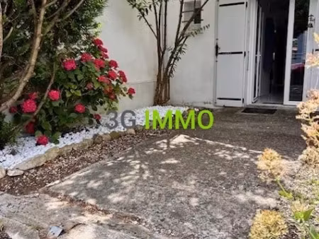 location locaux professionnels 3 pièces 30.33 m² à la rochelle (17000)  865 €