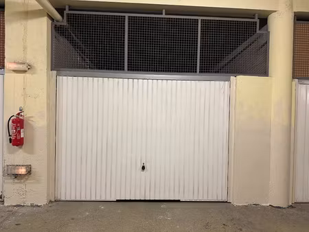 location parking 19 m² à bastia (20200)  150 €