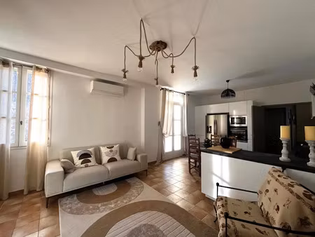 location meublée maison 3 pièces 66 m² à arles (13200)  1 250 €