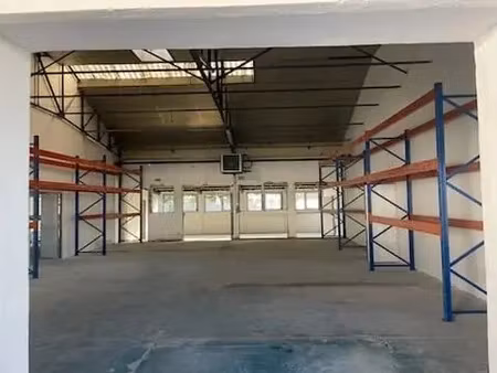 le mesnil saint denis (78) - entrepot/bureaux a louer 206 m²