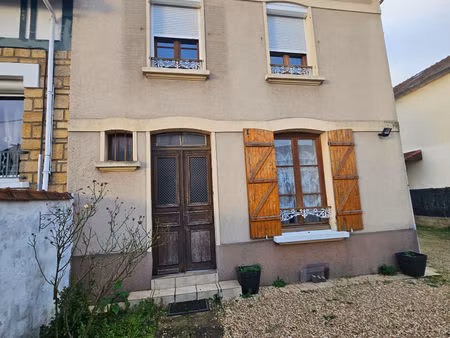 belle maison 3 chambres = garage double et terrain