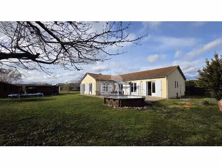 à vendre - charmante maison de plain-pied à vic-en-bigorre