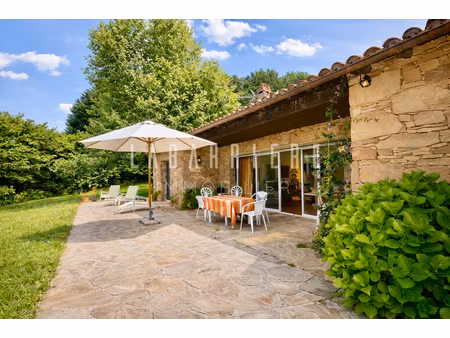 propriété de caractère ? domaine privé  vue dominante sur sare