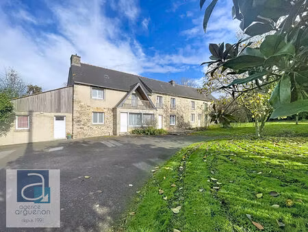 caulnes- propriété de caractère avec gîte indépendant et vastes dépendances