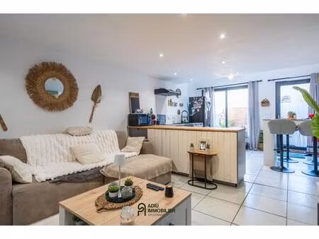 cœur de village - maison rénovée avec extérieur et place de parking privé