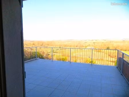 maison ave terrasse et jardinet