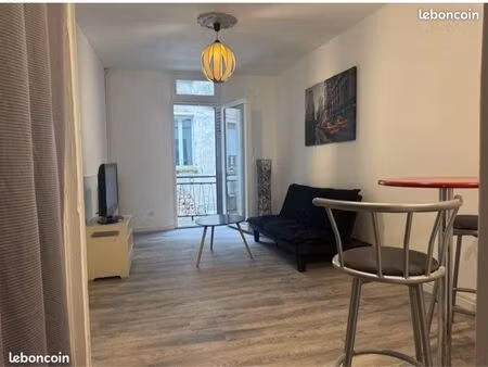 location maison de village