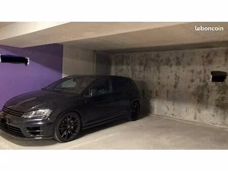 place de parking couverte - parking privé