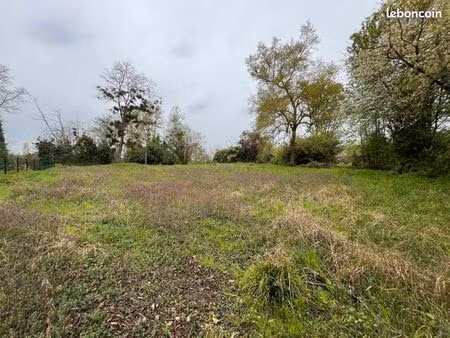 terrain 4 571 m² eauze