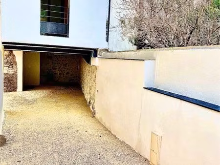 maison + terrasse + parking