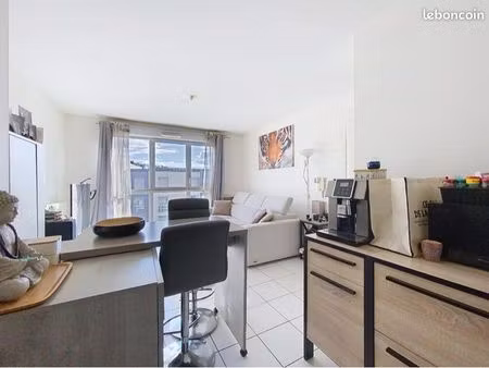 t2 non meublé résidence privée et sécurisé meyzieu centre