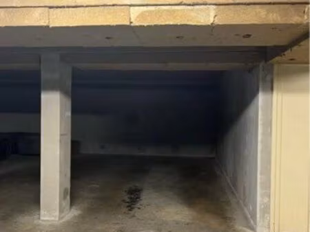 place de parking intérieure