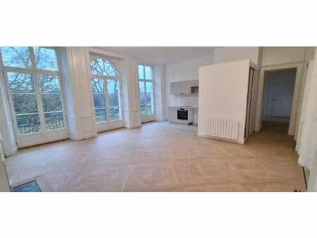 location appartement 3 pièces à nantes (44000) : à louer 3 pièces / 74m² nantes
