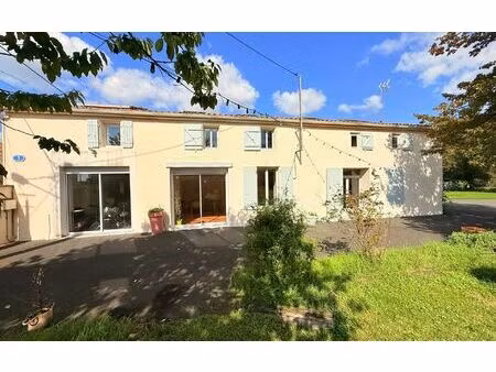 maison genouillé m² t-5 à vendre  348 600 €