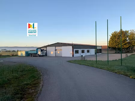 à louer bâtiment professionnel d'environ 600 m² bord de d471