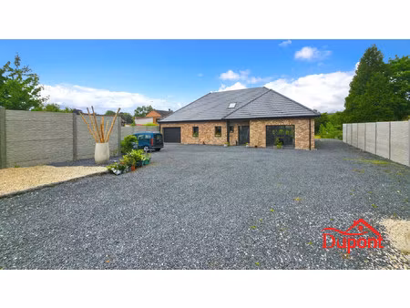 maison récente rt 2020 avec grand terrain en centre-ville de ca