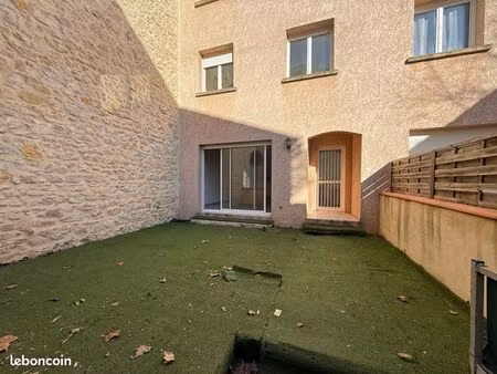 uchaud : petite maison de village