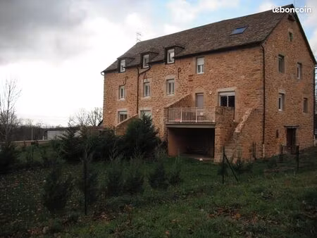 maison t5 dans corps de ferme
