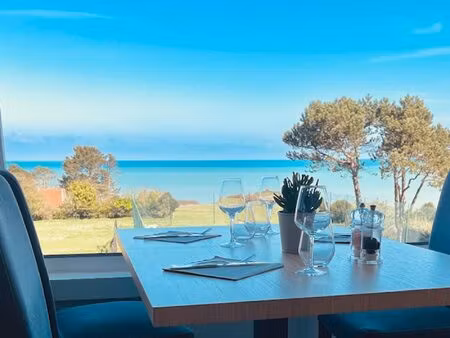 restaurant face a la mer