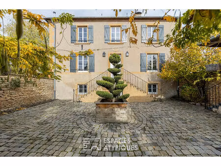 ancien presbytère rénové avec jardin et dépendance