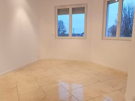 appartement trois pièces avec remise et grande cave