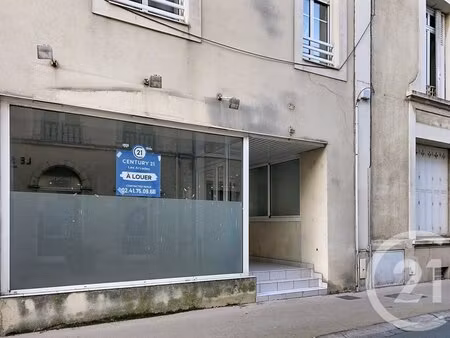 à louer local commercial – 8 400 € |cholet