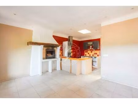 salernes - appartement avec balcon et vue dégagée