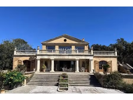 villa de style palladien à vendre -ramatuelle - vue dégagée sur la campagne