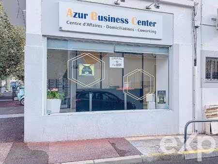 local commercial en plein coeur de saint-raphaël de plus de 100