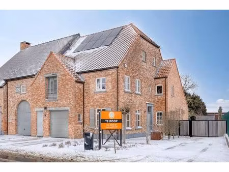 zeer ruime kwadraat-woning met 5 slaapkamers en 2 badkamers