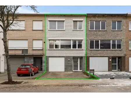 recent gerenoveerde bel-etage met 3 slaapkamers te koop in hoevenen!