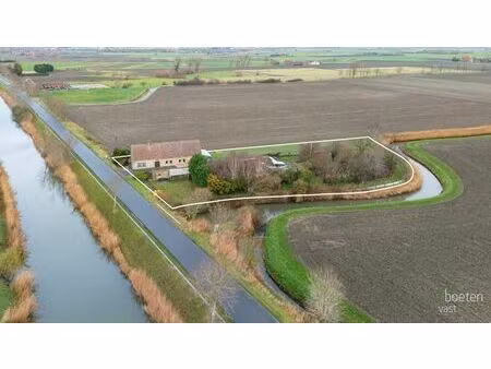 steenkerke: prachtig gelegen landhuis langs de lo-vaart tussen veurne en alveringem op 38a
