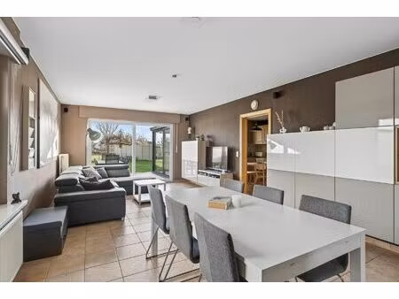 verzorgde gezinswoning met 3 slaapkamers  tuin en open zicht