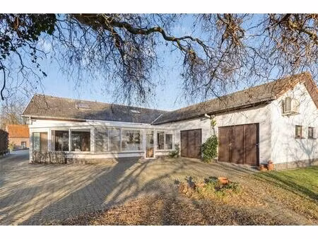 mooi gelegen statige woning op 1231 m2