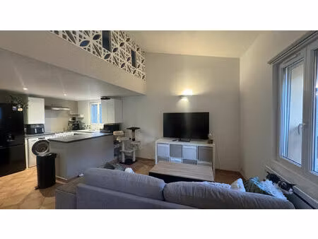 location appartement 2 pièces 49 m² à trets (13530)