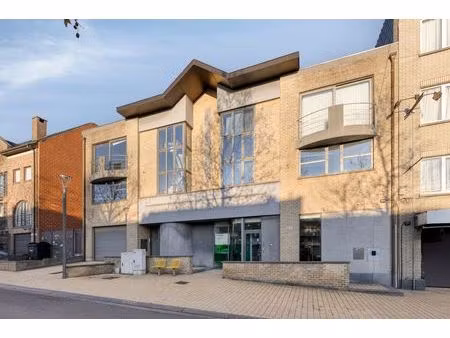 uitstekend onderhouden gebouw voor gemengd gebruik