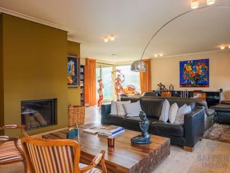 ruim gebouw in amabachtzone met uitbreidingsmogelijkheden