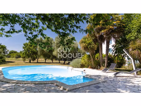 propriété de charme avec espace bien-être et piscine ? proche royan